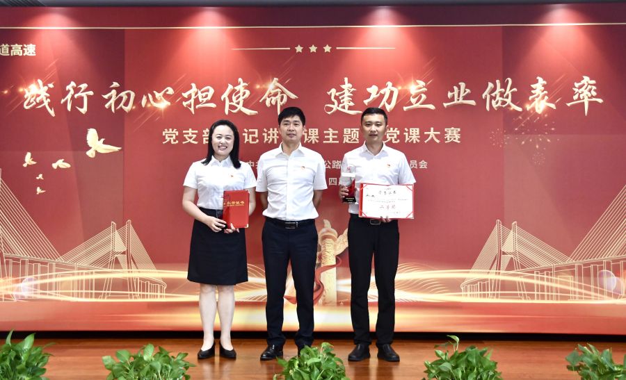 合影裁剪后 (4).jpg