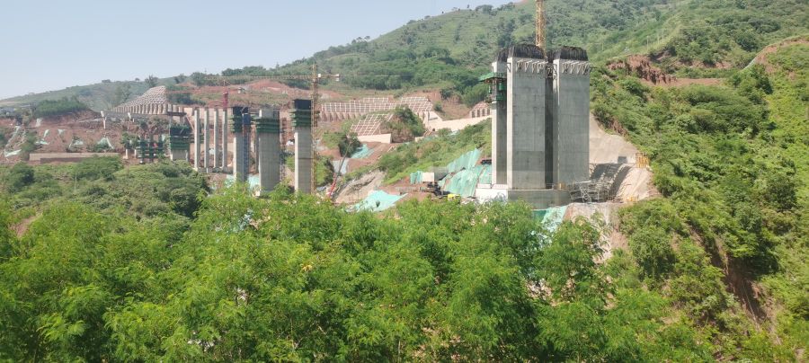 1659604011129670.jpg 小洪水沟大桥左18#、右17#主墩墩身全貌 图:石海亮.jpg